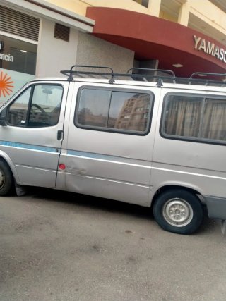Furgoneta Ford transit 9 plazas