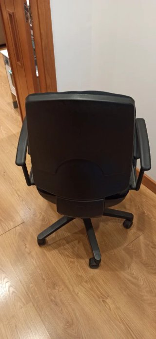 Silla de oficina negra