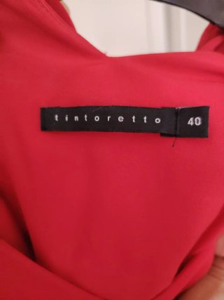 Vestido rojo con capa