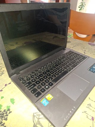 Portátil Asus F550L Intel Core i5 GeForce