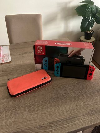 Nintendo swich,mandos funda y tres juegos