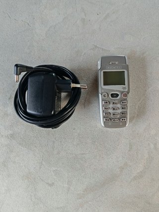 Alcatel One Touch 525 2002 Móvil + Cargador