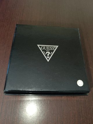 Collar Guess con corazón.