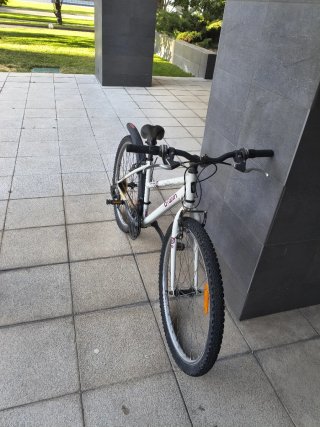 Bicicleta blanca Btwin
