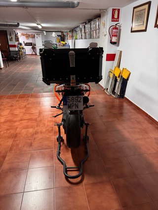 KTM 890 SMT 2024 Negra y Naranja