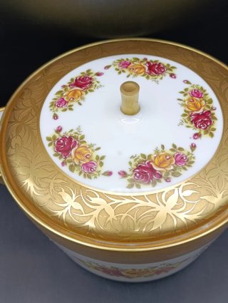 Sopera de Porcelana Alemana Dorada