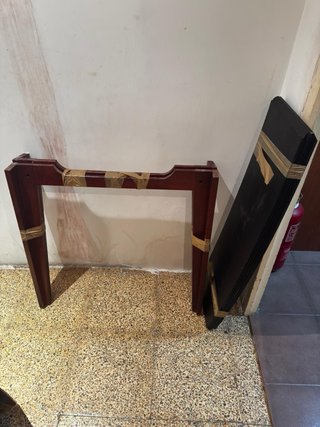 Mesa de madera antigua con 4 sillas