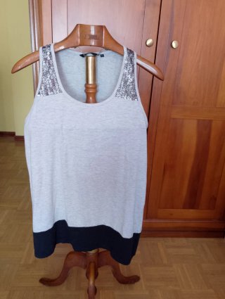 Lote 2 Camisetas XL: Mariposa y tirantes.
