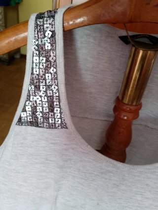 Lote 2 Camisetas XL: Mariposa y tirantes.