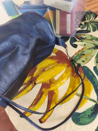 Bolso de cuero azul