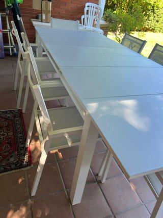 Mesa extensible NATERIAL + 8 sillas jardín blanca