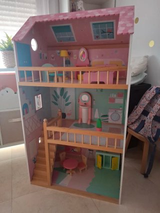 Casa de muñecas de madera