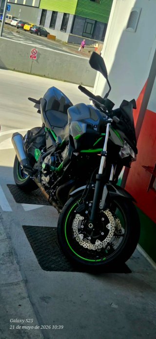 Kawasaki Z650 Negra y Verde,pedirme mas fotos