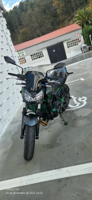 Kawasaki Z650 Negra y Verde,pedirme mas fotos