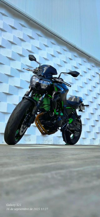 Kawasaki Z650 Negra y Verde,pedirme mas fotos