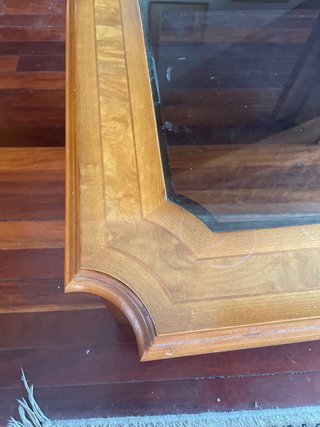 Mesilla de madera con tapa de cristal
