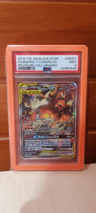 Carta Pokémon Reshiram & Charizard GX PSA 9