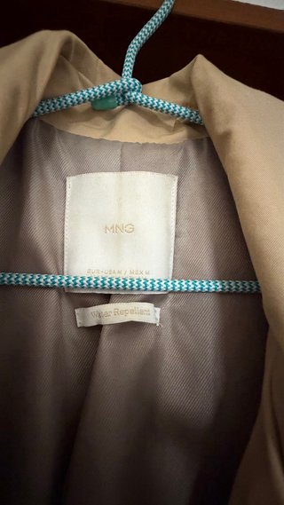 Gabardina beige larga impermeable como nueva
