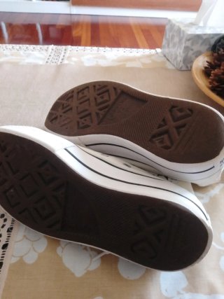 Converse Blancas , usando pero muy bien cuidados