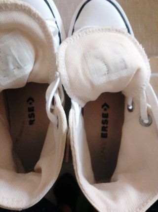 Converse Blancas , usando pero muy bien cuidados