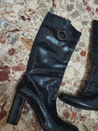 Botas tacón piel serpiente talla 38