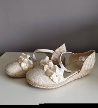 Zapatos niña ceremonia beige talla 36