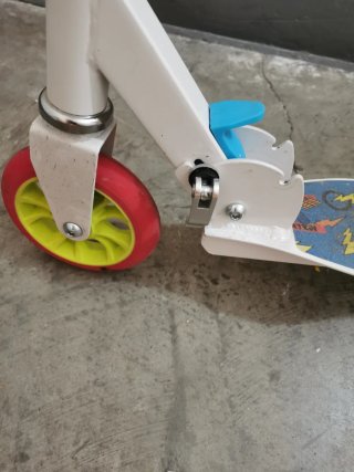 Patinete infantil blanco y azul