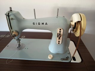 Máquina de coser Sigma antigua