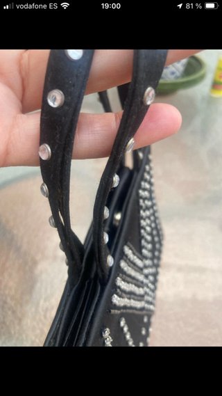 Bolso negro con strass y pedrería