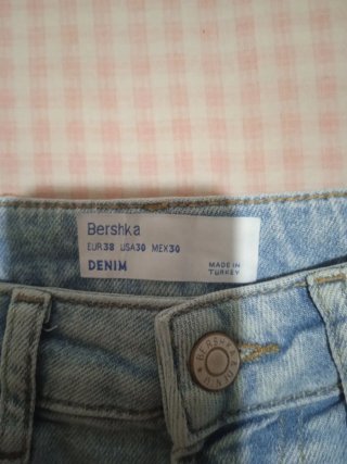 Pantalón Bershka Roto Talla 38