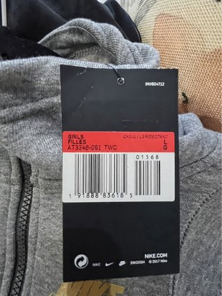 Chaqueta deportiva Nike gris