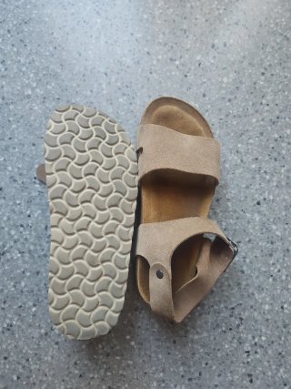 Sandalias Beige con Tira y Hebilla