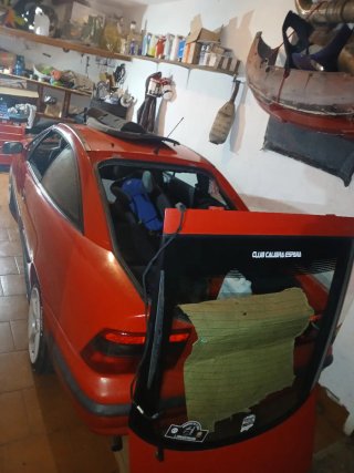 Portón Opel Calibra 2.0 (con bollos)