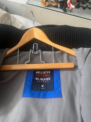 Abrigo con capucha Hollister Negro