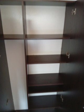 Armario auxiliar de madera marrón