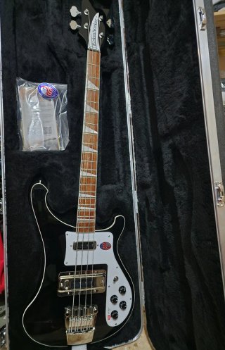 Rickenbacker 4003 Jetglo 2026. Nuevo sin estrenar.