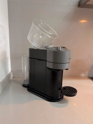Cafetera Nespresso Vertuo + dispensador