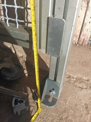 Puerta de seguridad metálica nueva