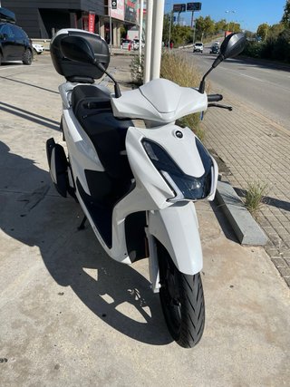 Scooter QJ Motor SQ16 125cc Blanca