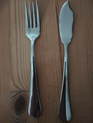 Cubiertos de pescado metal plateado