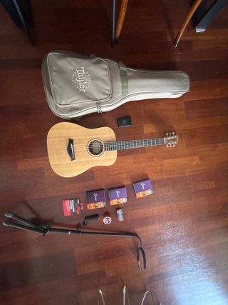 Guitarra Taylor Baby BT1 + Accesorios. No envio
