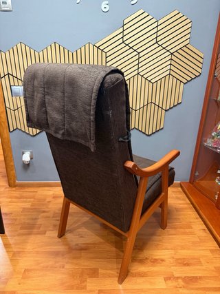 Sillón de madera y tela
