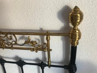 Cabecero de forja negro y dorado