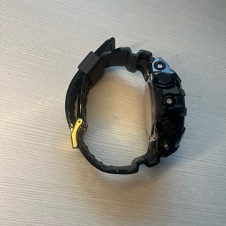 Reloj Casio G-Shock GA-710GB Negro/Dorado