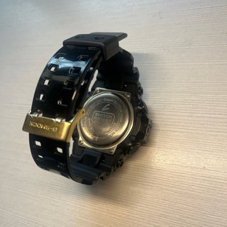 Reloj Casio G-Shock GA-710GB Negro/Dorado