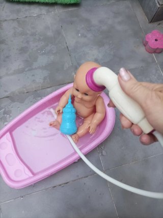 Muñeco bebé con bañera y accesorios