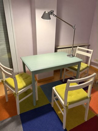 Mesa escritorio y 3 sillas