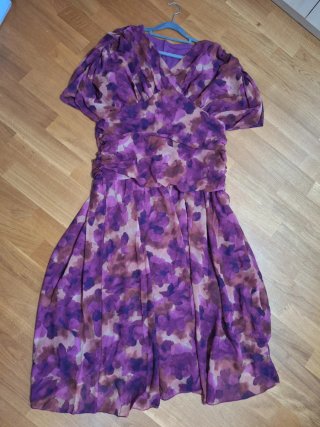 Vestido estampado floral morado