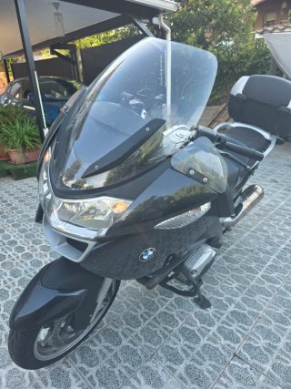 BMW R1200RT 2006, con maletas laterales y Baúl
