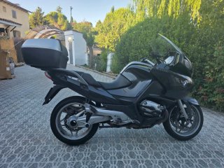BMW R1200RT 2006, con maletas laterales y Baúl